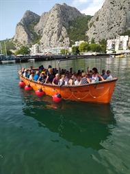 AUSFLÜGE MIT DEM BOOT DURCH DIE SCHLUCHT DES FLUSSES CETINA UND AUF DIE INSELN